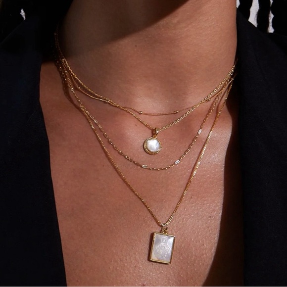 “Our Lady of Grace” Virgin de Guadelupe Mary Mother of Pearl Carved 18K Necklace - Picture 12 of 16